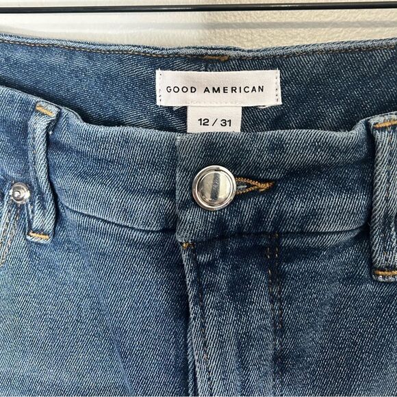 Good American GOOD LEGS CROPPED JEANS - Picture 7 of 7